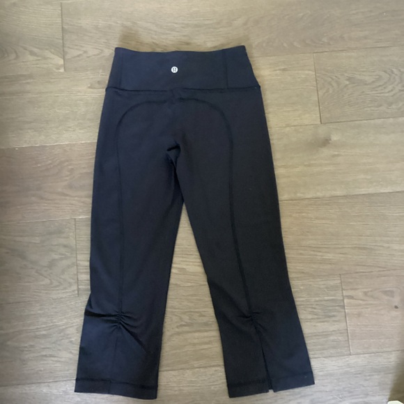 Rare Lululemon Gather & Crow Crop *Full-On Luon Black - Picture 5 of 8